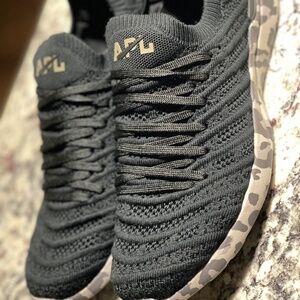 Women's APL size 8 Techloom Wave